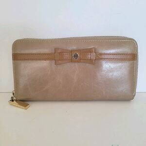 Tory Burch Beige Bow Leather Zip Around Large Wallet Long Clutch Logo